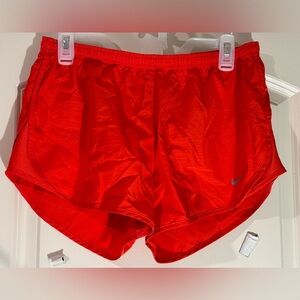 Nike athletic Shorts
Bright orange
With pocket 
Size medium